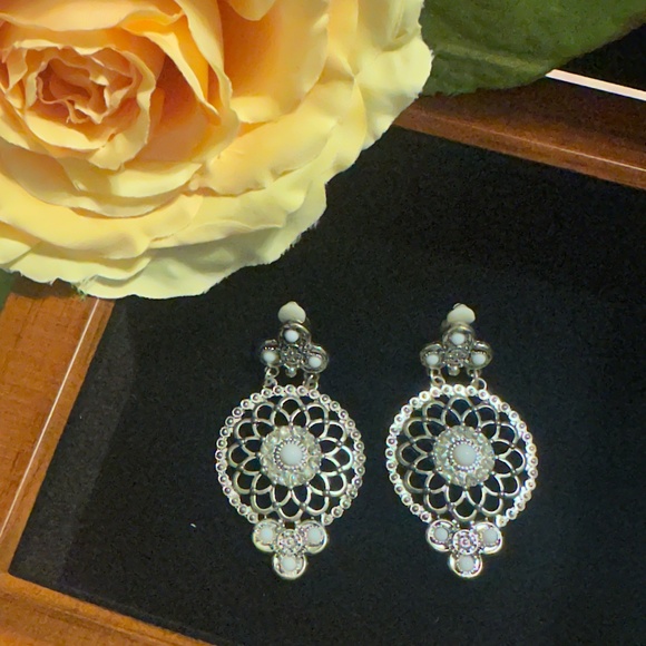 Unbranded Jewelry - Vintage Clip-on Earrings Silver-tone with Rhinestones and Faux Pearls